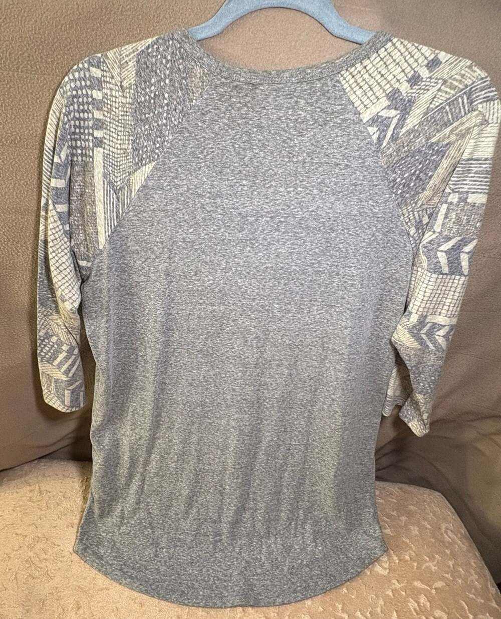 LuLaRoe Randy Baseball Tee Size S Gray Geometric Pattern - Picture 2 of 7